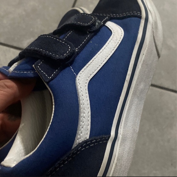 VANS - Picture 5 of 7